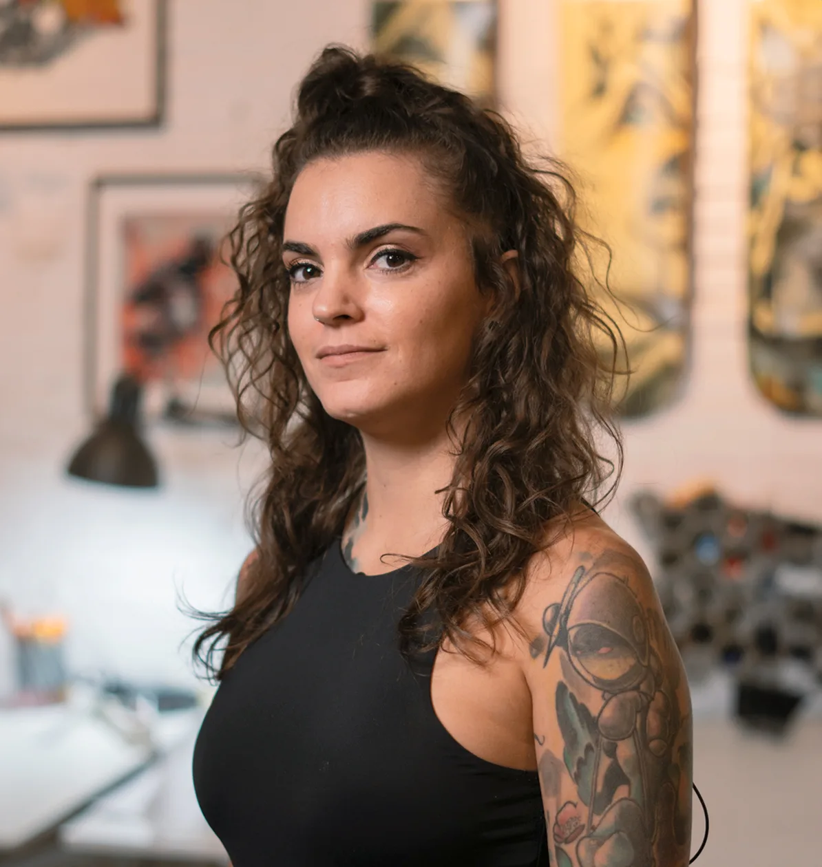 woman-with-tattoos-and-curly-hair